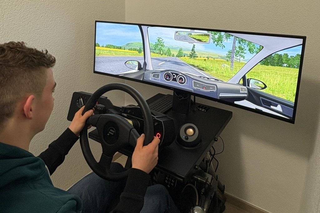 Paar neben Auto auf Feld